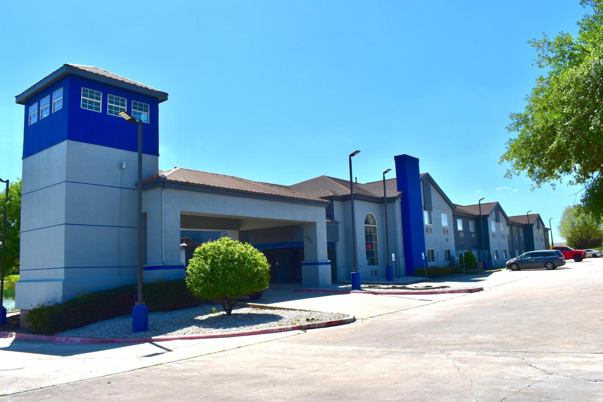 Americas Best Value Inn & Suites Haltom City Ft. Worth Exterior photo