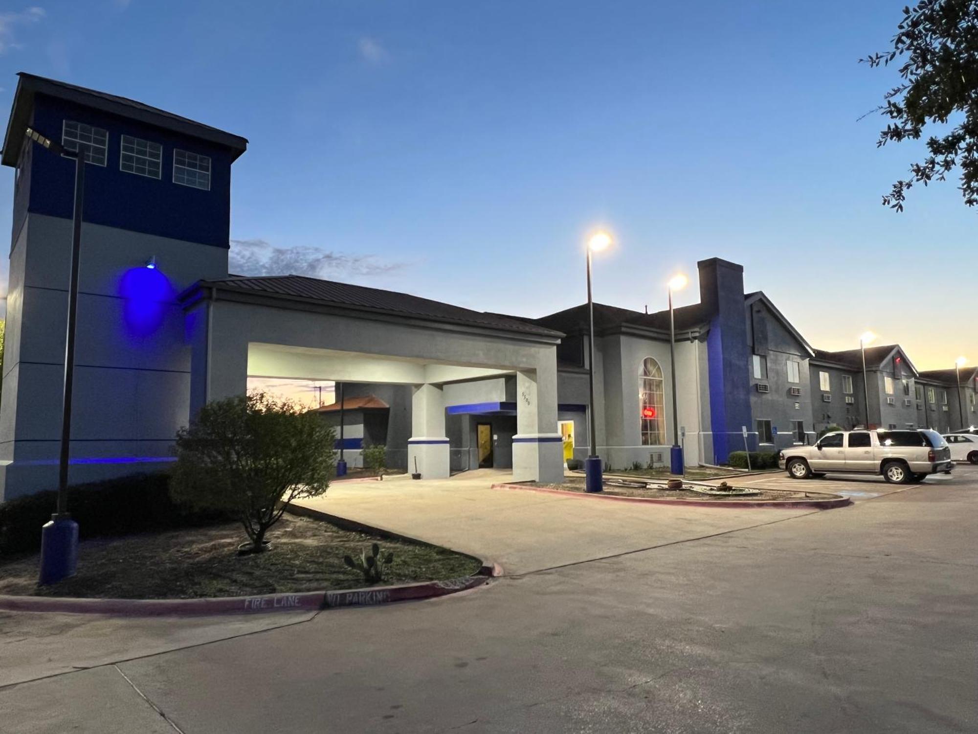 Americas Best Value Inn & Suites Haltom City Ft. Worth Exterior photo