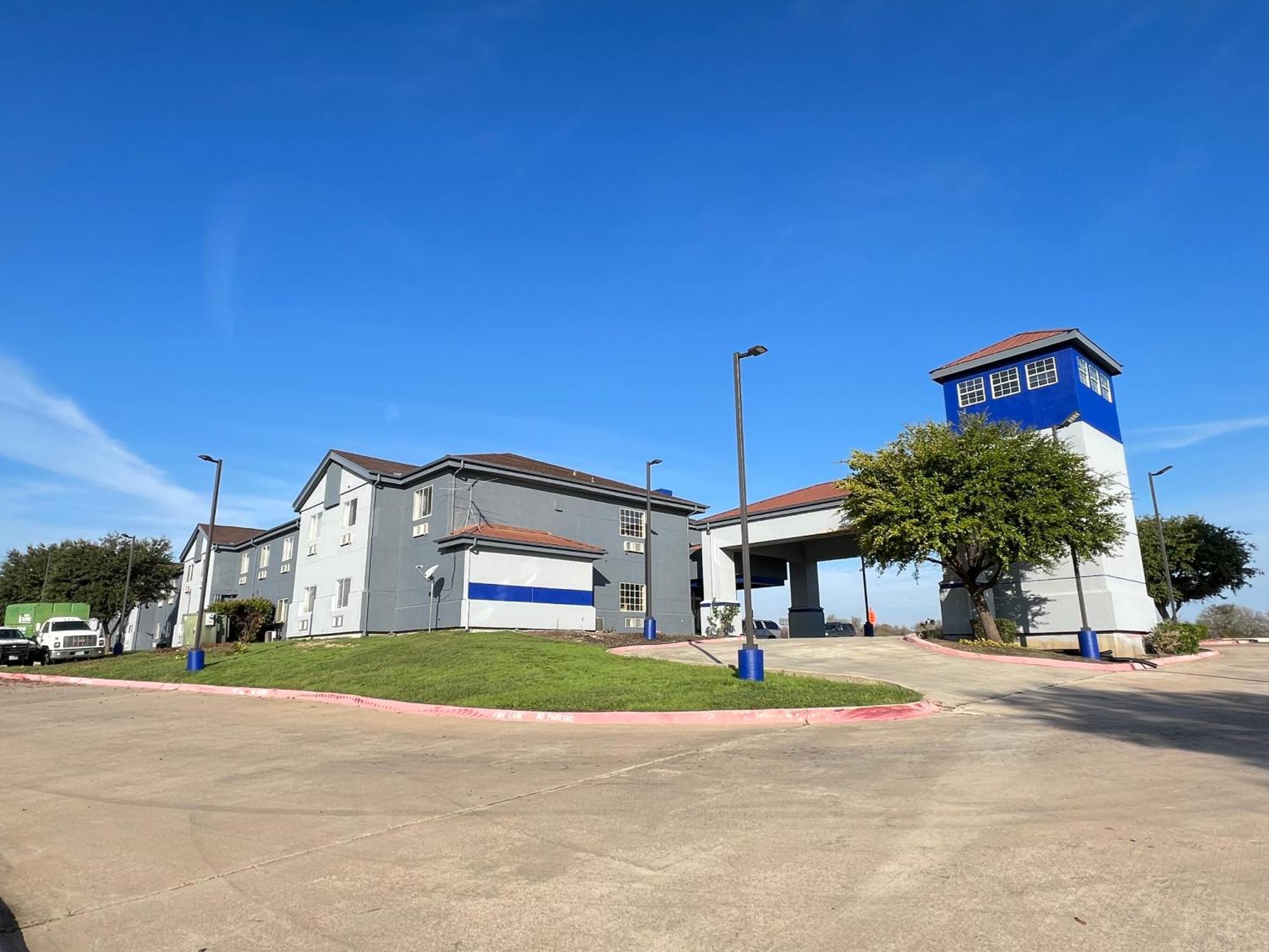 Americas Best Value Inn & Suites Haltom City Ft. Worth Exterior photo