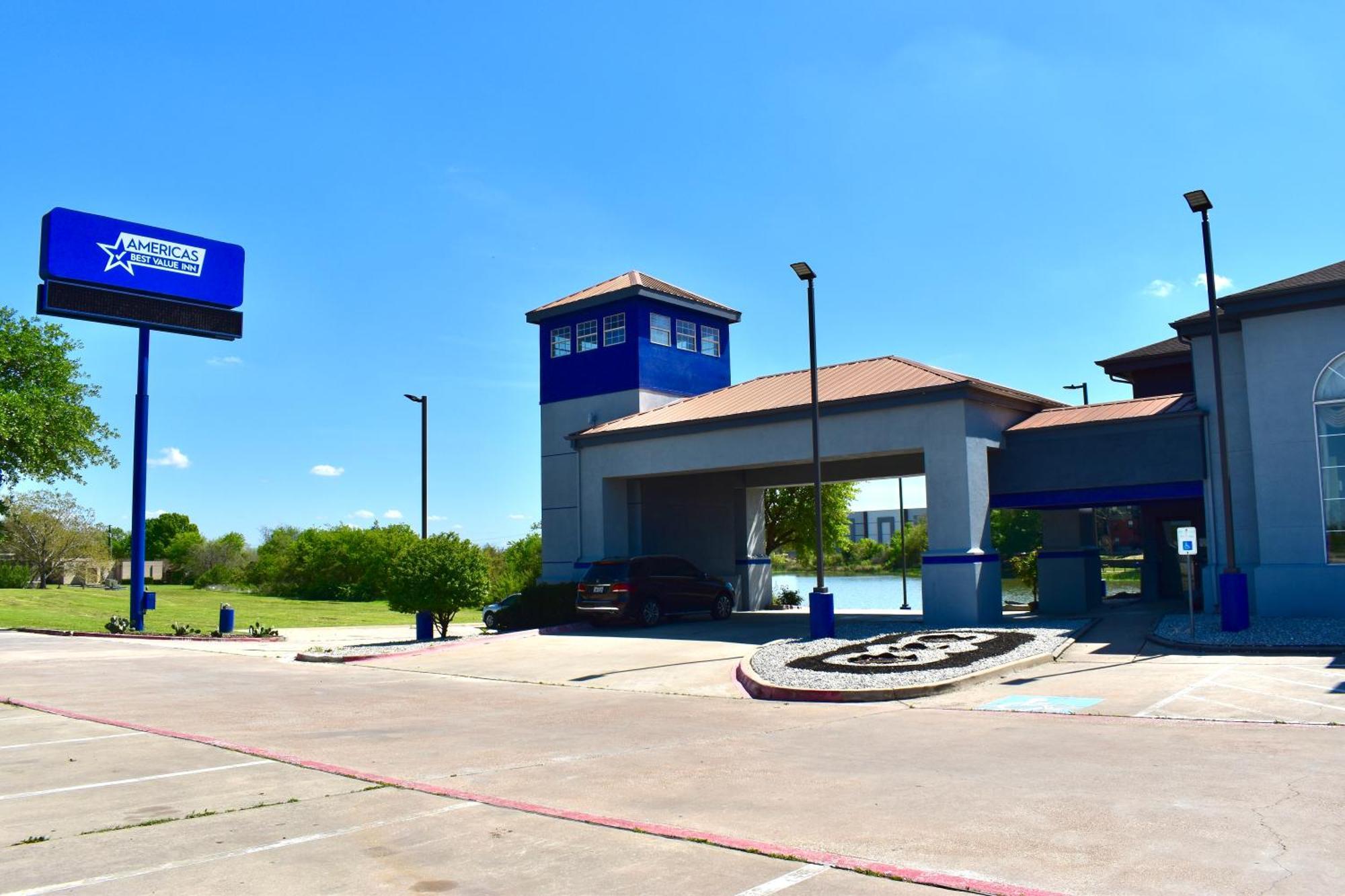 Americas Best Value Inn & Suites Haltom City Ft. Worth Exterior photo